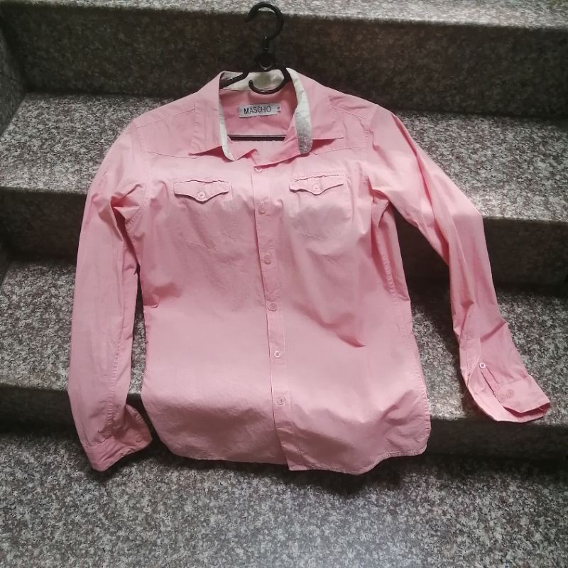 áo phông màu hồng nhạt dưới 65kg vừa