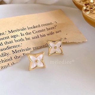 Bông tai chuôi bạc S25 hoạ tiết monogram LV