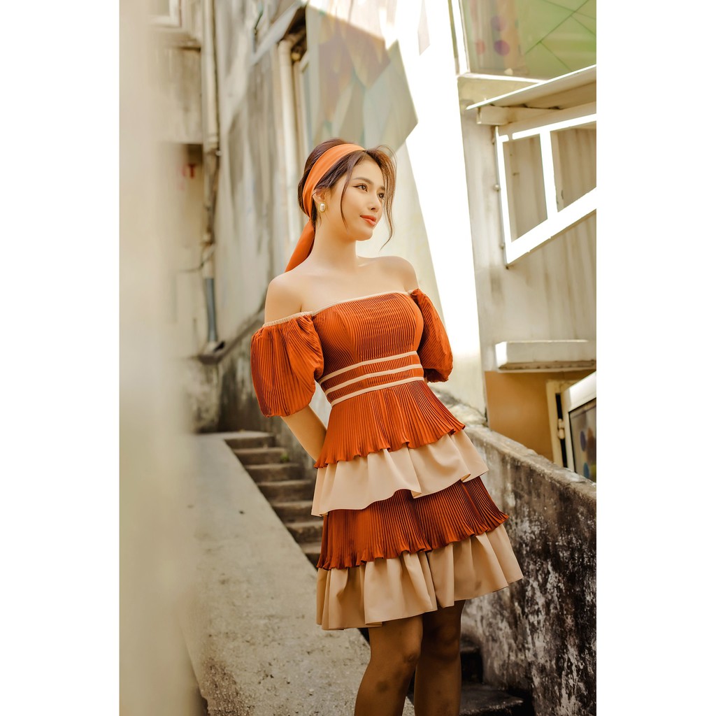 [Mã SKAMSALEP6 giảm 10% tối đa 100K đơn 150K] SÒ VINTAGE - CALIO Đầm xếp ly nhiều tầng phối màu