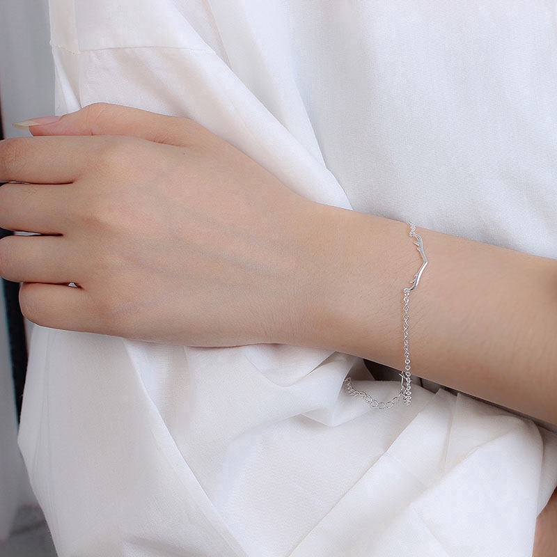 Vòng đeo tay hình sừng hươu thời trang mới 2020 cho nữ | BigBuy360 - bigbuy360.vn