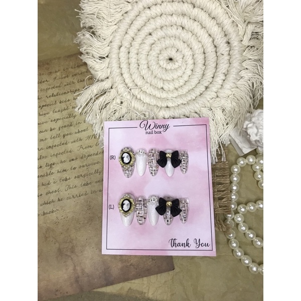 Nailbox móng up móng giả đen trắng cham thiên thần