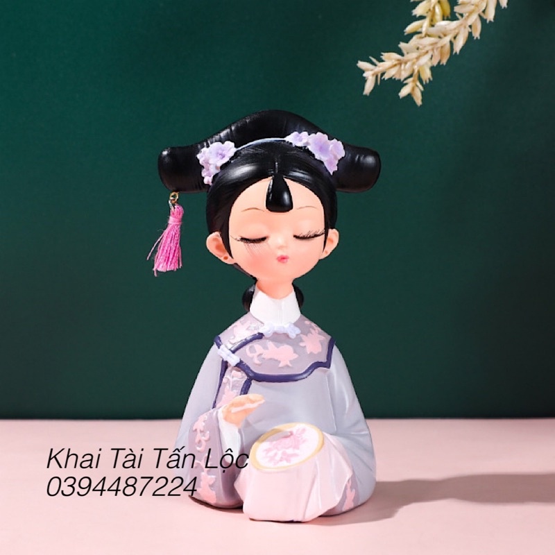 Tượng cô gái cổ trang thêu hoa cao 9,5cm