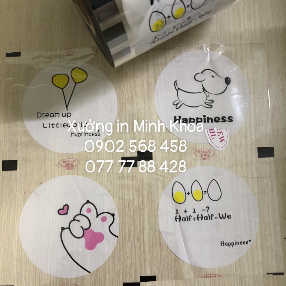 Cuộn màng ép ly nhựa, màng ép ly in sẵn, màng ép ly trà sữa, màng dập cốc in sẵn 1 cuộn dập 2400 ly