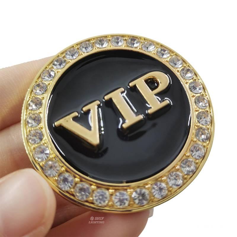 1 Miếng dán kim loại hình logo VIP cho xe hơi