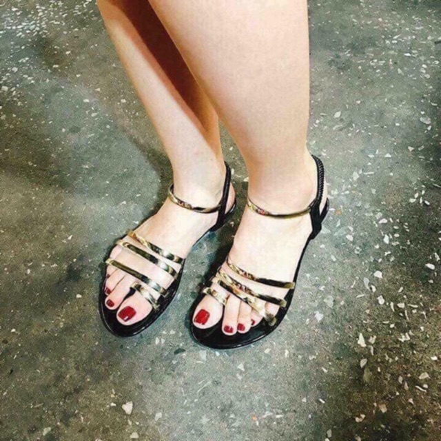 Sandal quai vàng xỏ ngón