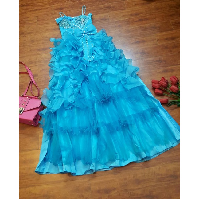 ĐẦM CÔ DÂU, DỰ TIỆC