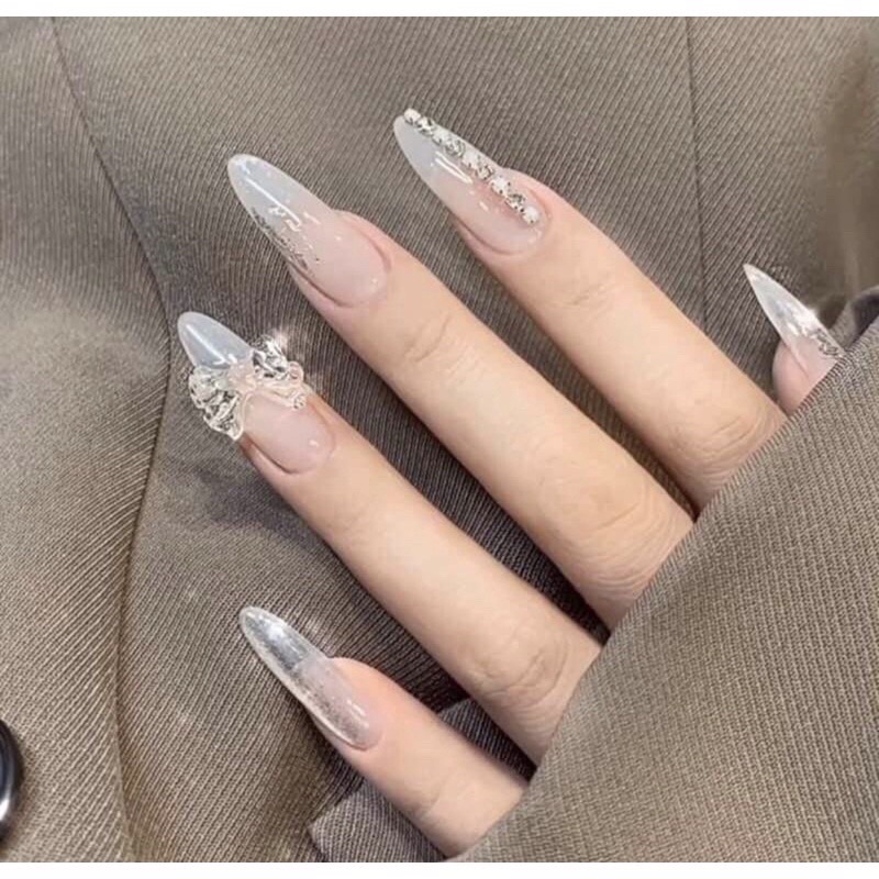 Nailbox Nuna móng úp thiết kế móng thạch đính nơ thạch và dây xích
