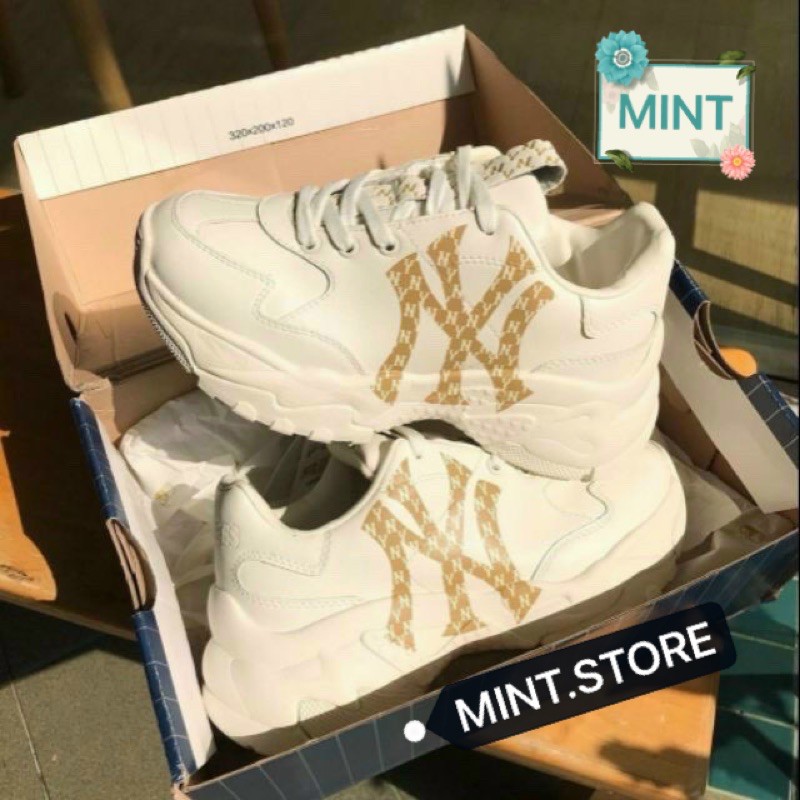 Giày Sneaker bóng chày in chữ vàng