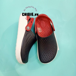 Dép sục trẻ em crocs literide màu đen lót đỏ đô quai gắn nút