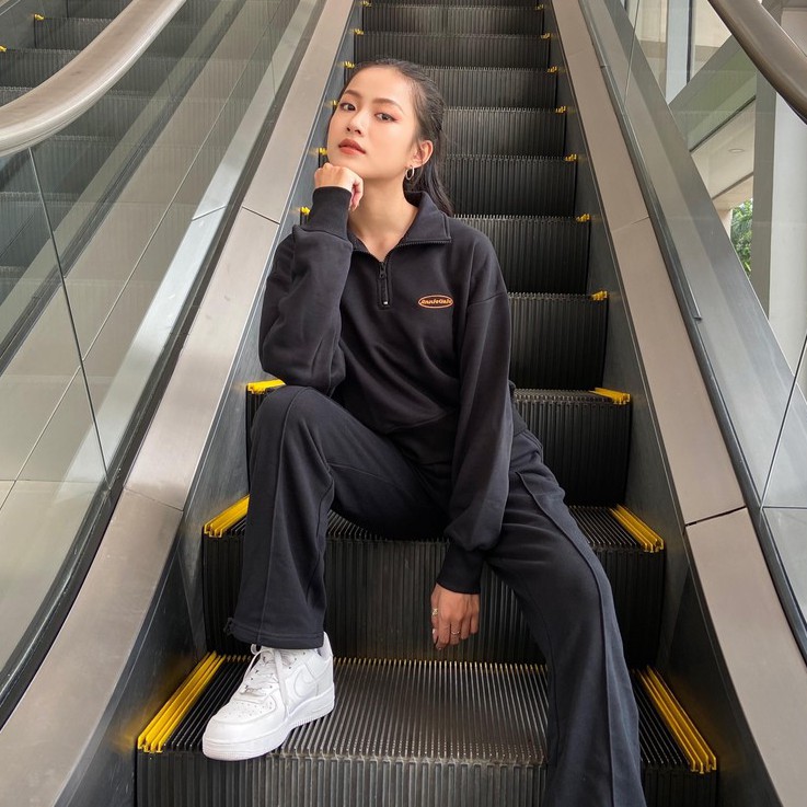 Anniegals - Áo nỉ đen - Black Zipper Hoodie | BigBuy360 - bigbuy360.vn