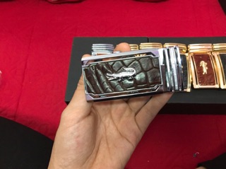 Mặt dây da cá sấu