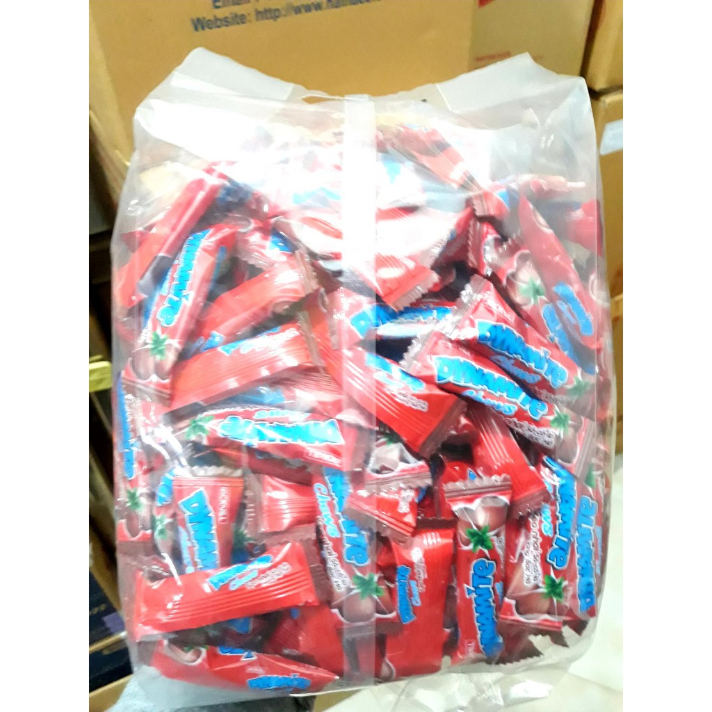 Thùng 8 Gói 1kg Kẹo Nhai 3 Viên Socola Hương Bạc Hà Dynamite (Khoảng 190 - 195 chiếc/ kg)