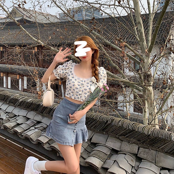 Set chân váy bò đuôi cá và áo croptop tay bồng hoa nhí