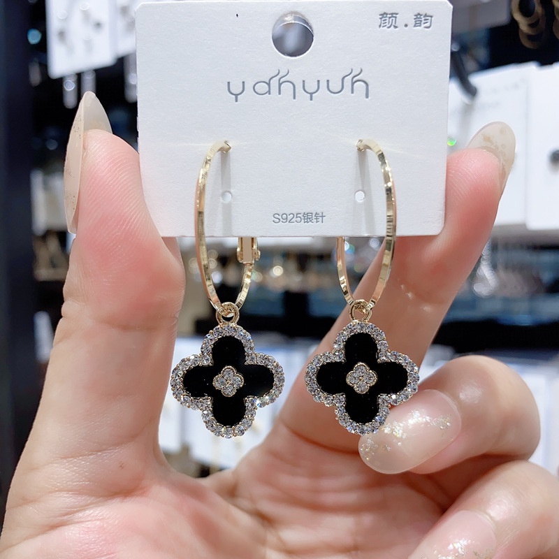 Bông Tai Hình Cỏ Ba Lá Màu Đen Đơn Giản Thời Trang Cao Cấp