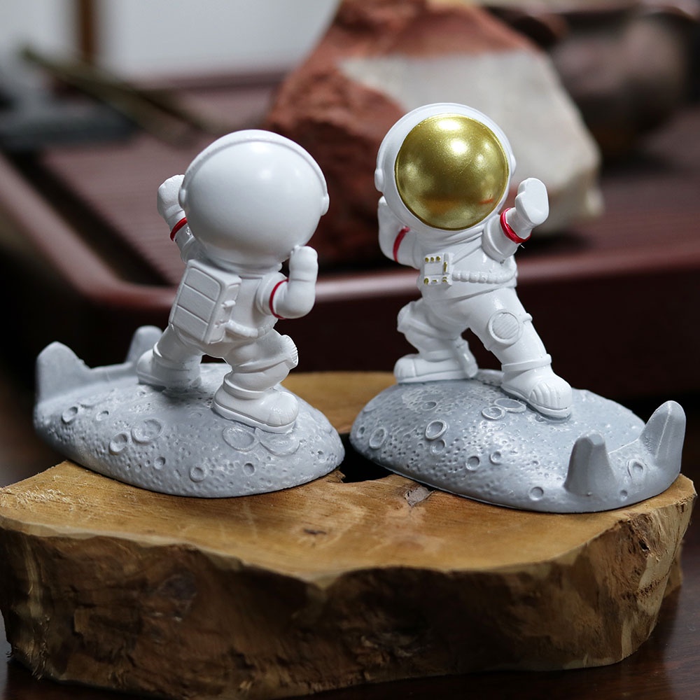 Giá đỡ điện thoại để bàn phong cách phi hành gia đáng yêu