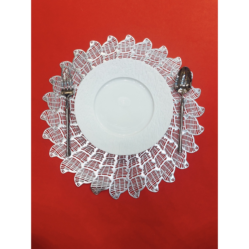 Tấm lót bàn ăn, lót lọ hoa, placemat, nhựa dẻo màu bạc, đường kính 38cm, xinh, rẻ, tiện lợi