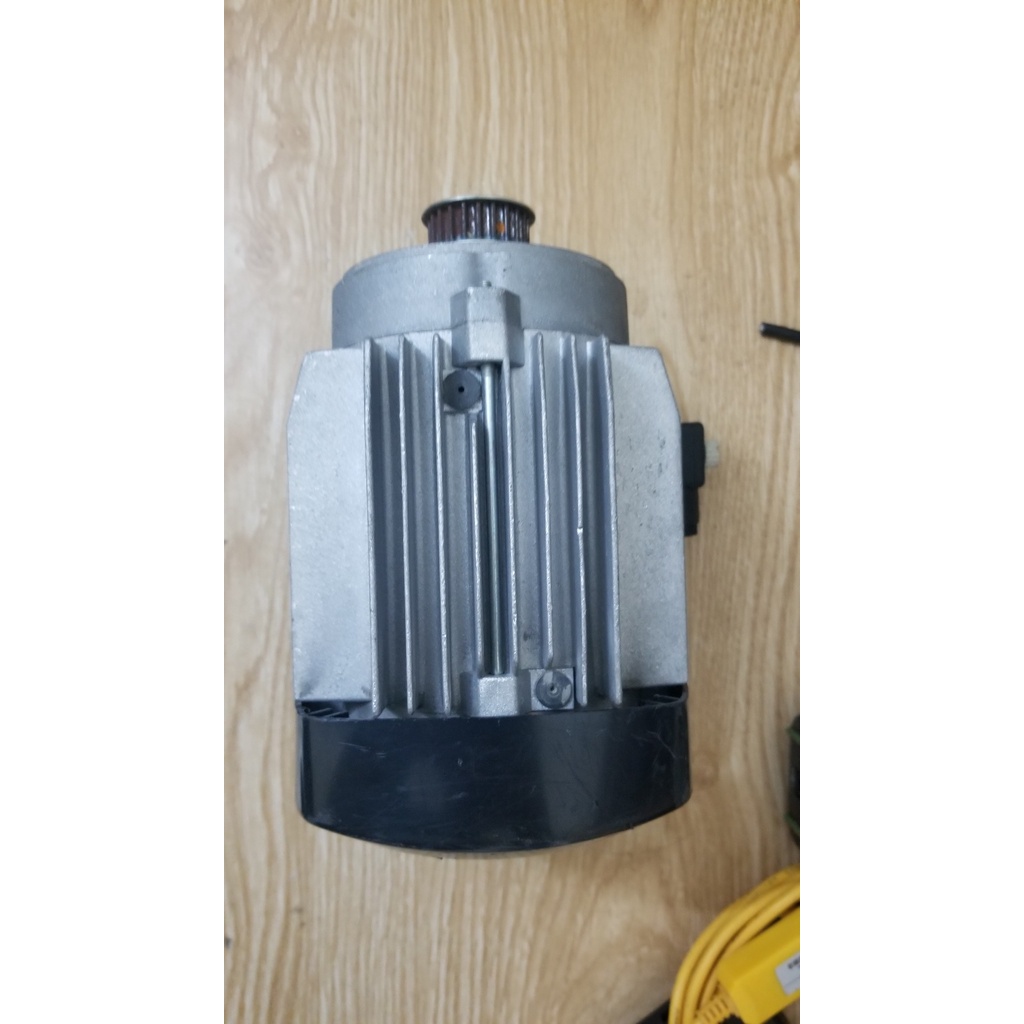 Động cơ GERMANY 220/380 VAC công suất 250w