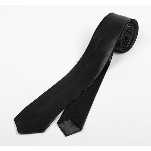 Cà vạt đen chụp kỷ yếu dành cho học sinh và sinh viên  Bride Care