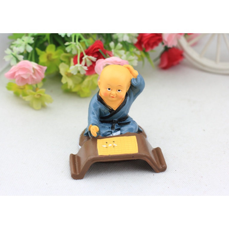 Chú tiểu cầm kỳ thi họa ngộ nghĩnh