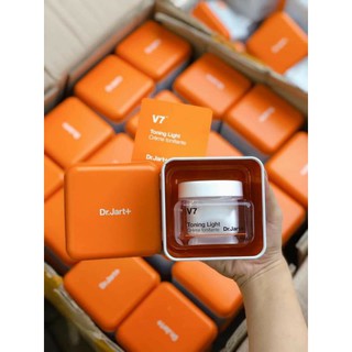 KEM DƯỠNG TRẮNG DA TONING LIGHT V7