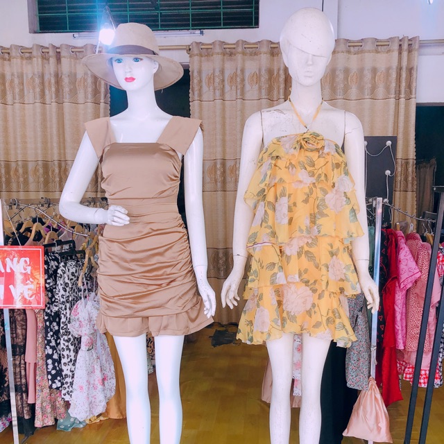 Váy tơ cổ yếm