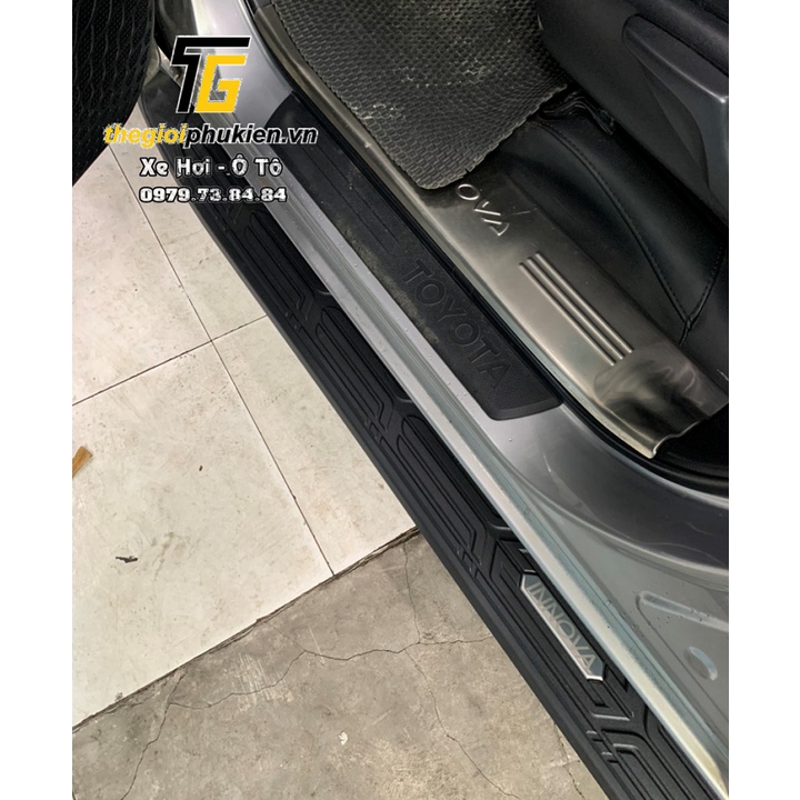 Bậc, Bệ bước chân Toyota Innova 2016-2021 - mẫu đúc mặt đen