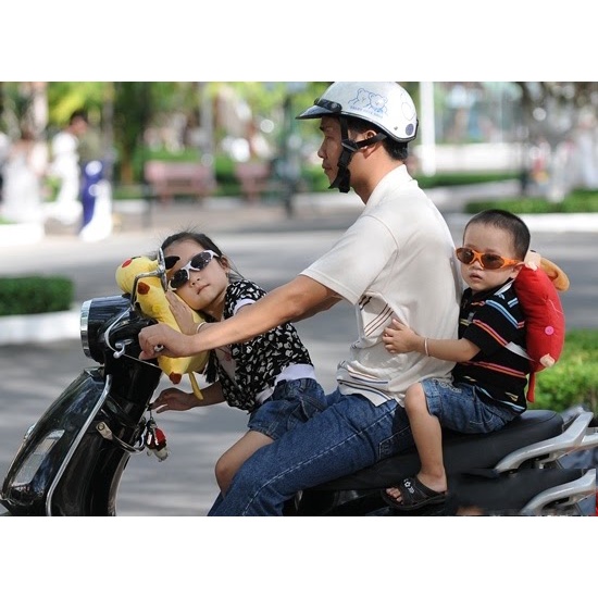 Gối đi xe máy cho bé