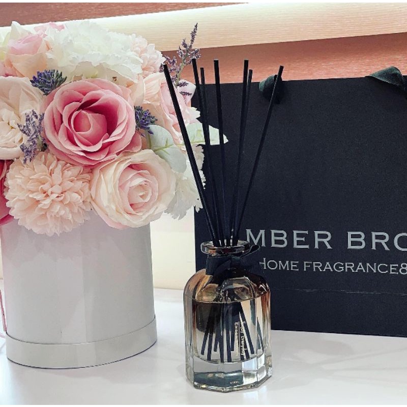 Tinh dầu thơm, tinh dầu khuếch tán Ember Brown nơ đen