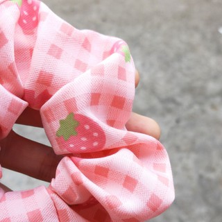 Dây buộc tóc Scrunchies caro dâu