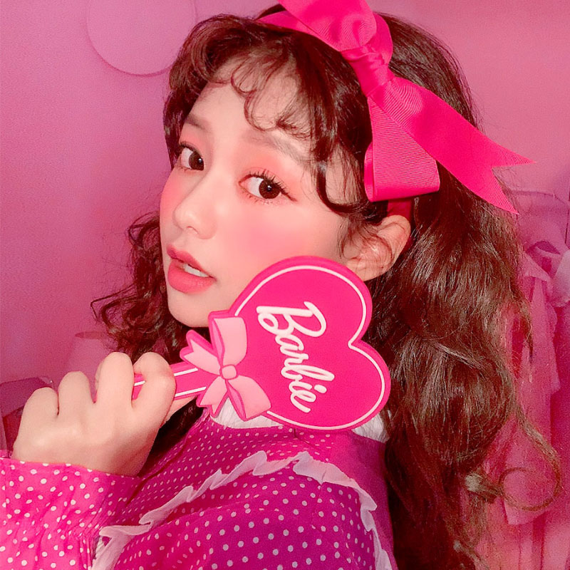 Mua sắm Hàn Quốc chuu Barbie cùng tên Silicone Love Bow di động mang theo gương trang điểm cầm tay gương cầm tay