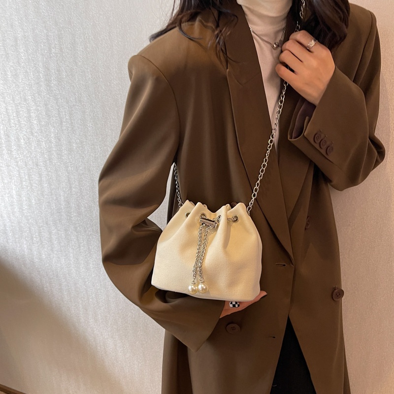 Túi Xách bucket Phối Dây Xích Kiểu Dáng Thời Trang Dành Cho Nữ