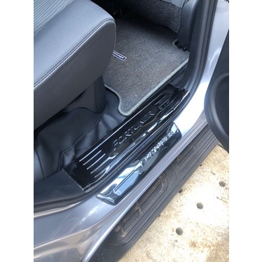 ốp bậc trong ngoài innova vân titan 2017 2018 2019 2020 2021 2022 có băng dính.