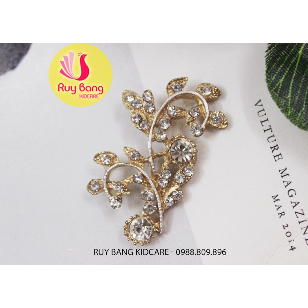 Cành lá kim loại, center đá đính hoa vải handmade