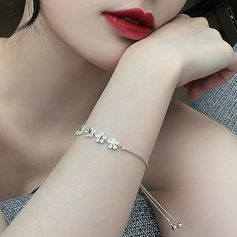 Vòng đeo tay BELLA-BEE thiết kế mặt hoa đính đá nhân tạo sang trọng thời trang cho nữ