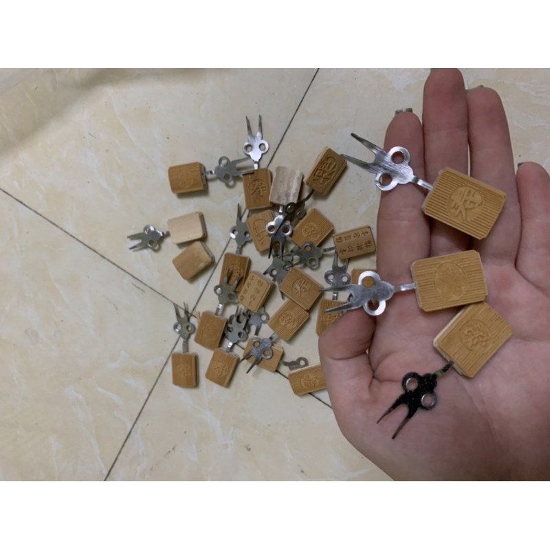 Xiên chuối trúc dành cho khuyên mào mi