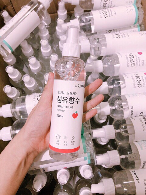 Xịt thơm quần áo Fabric Ferfume 250ml Daiso Nhập khẩu Hàn Quốc - nước hoa quần áo - giá rẻ