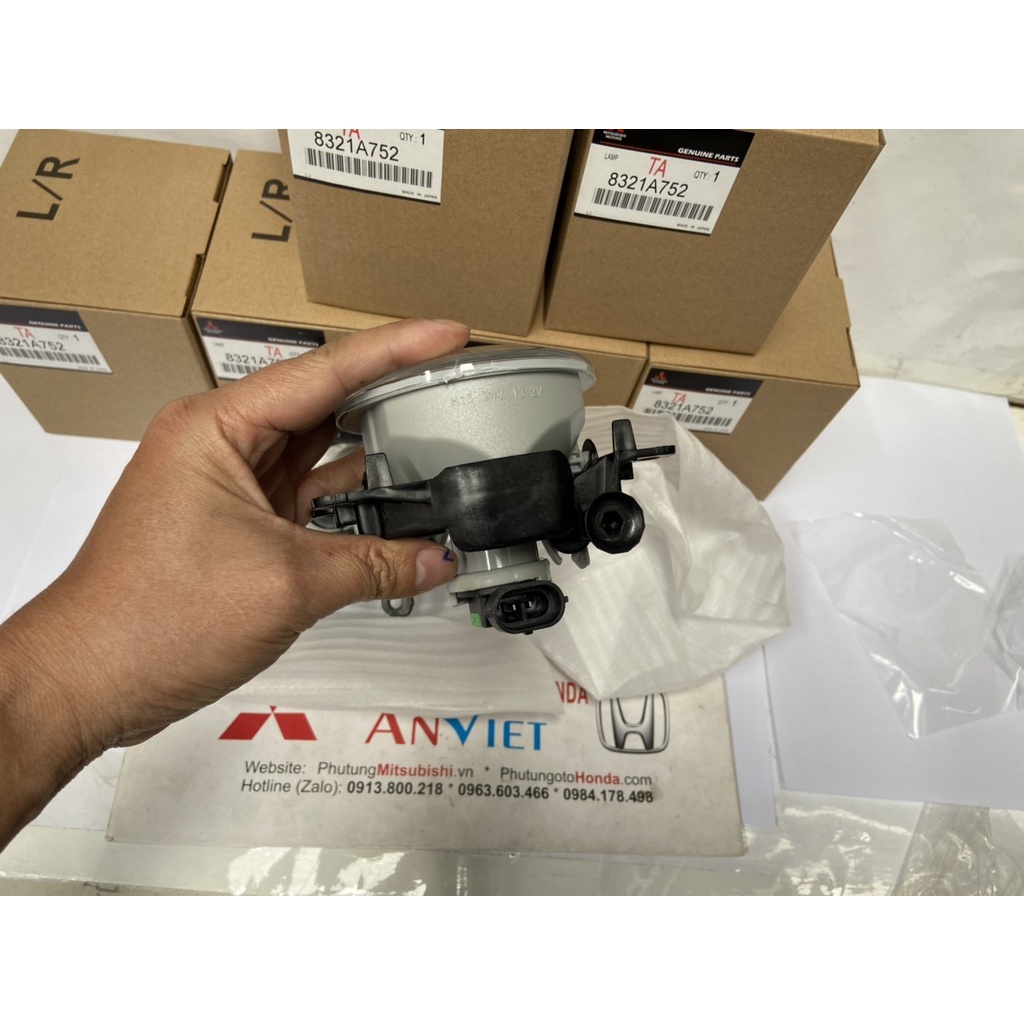 Đèn gầm, đèn sương mù xe Mitsubishi Xpander | 8321A752 | hàng thay thế