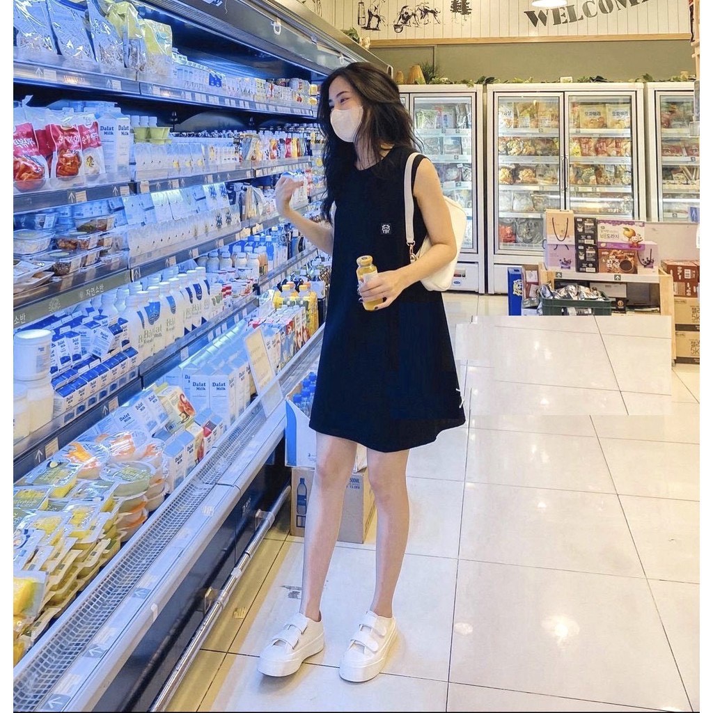 Váy tanktop trơn basic logo bò sữa kèm bra ♥ đầm suông sát nách năng động ♥ | BigBuy360 - bigbuy360.vn