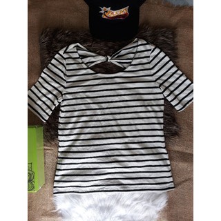Áo tay lửng Forever21 sọc trắng đen