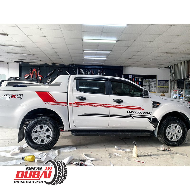 Tem dán Sườn Xe Bán Tải Ford Wildtrak Thể Thao Đỏ Đen