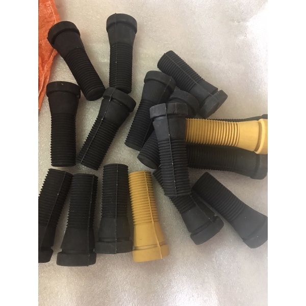 Núm vặt lông chó màu đen - màu vàng - núm cao su vặt lông chó giẻo dai