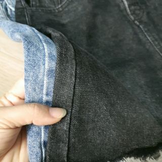 Chân váy bò ngắn rách gấu