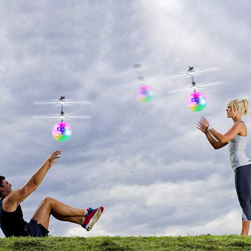 Đồ chơi bóng disco bay có đèn led đủ màu cho bé chơi trong nhà