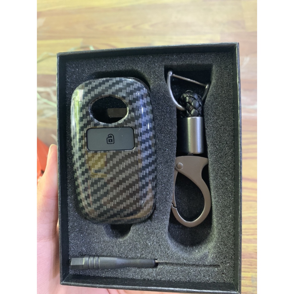 Ốp nhựa carbon lót silicon bọc, bảo vệ chìa khóa xe Toyota Veloz Raize Avanza