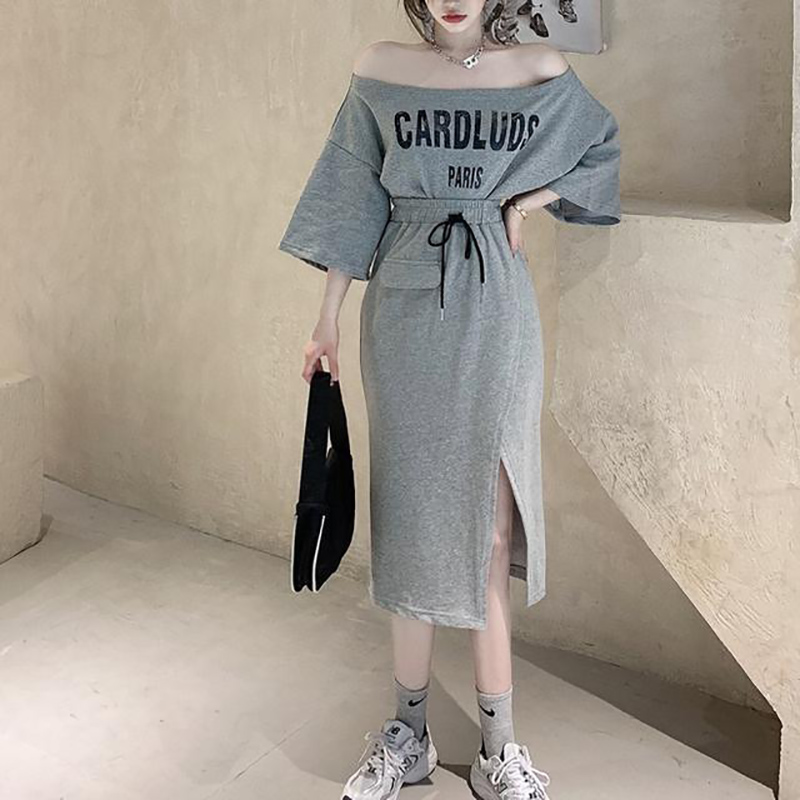 IELGY Bộ áo trễ vai in họa tiết chữ và chân váy cạp cao ôm dáng thắt dây phong cách Hàn Quốc thời trang dành cho nữ