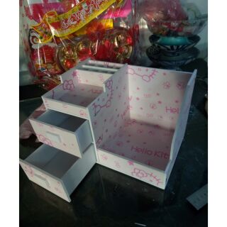 Tủ đựng mỹ phẩm 2 học loại vừa Hello Kitty