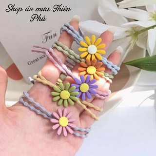 Cột tóc hoa cúc xinh xắn