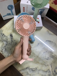 Quạt mini cầm tay cao cấp a9 , có 3 chân đế rút gọn, siêu tiện lợi ,sạc đầy tự ngắt chống cháy nổ