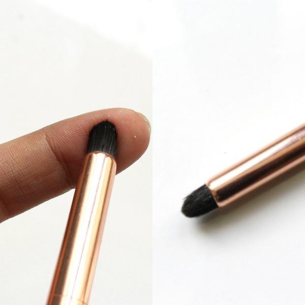 Cọ Trang Điểm Charlotte Tilbury Eye Smudger (Đánh Hốc Mắt)