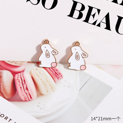 Charm kim loại thỏ đuôi hồng